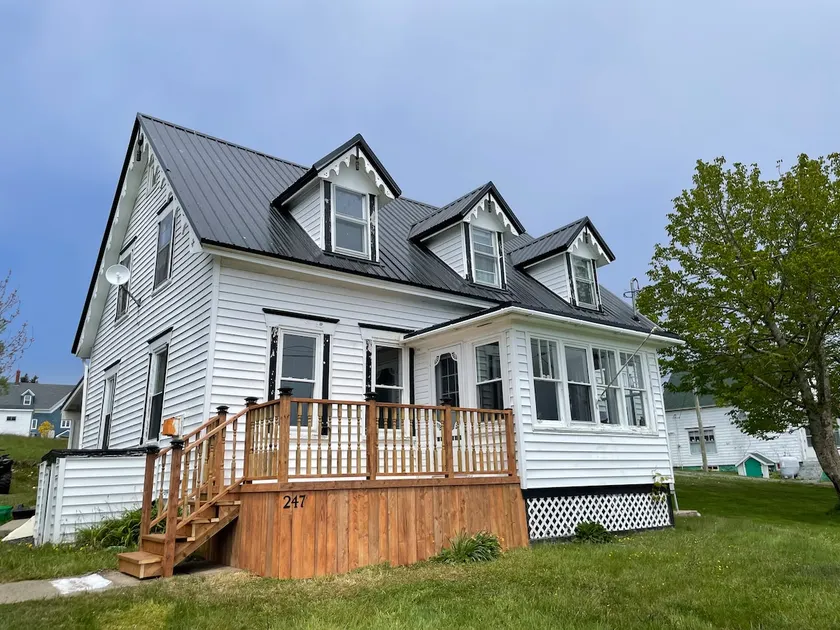 Cove-front Getaway - Image 1