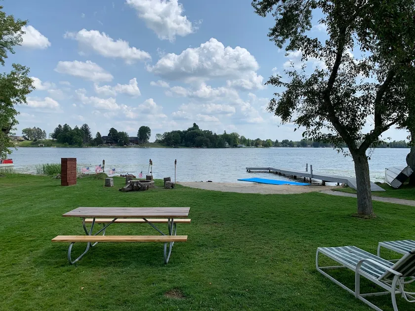 Lake House, mini-beach, dock, paddle boards, pets - Image 1