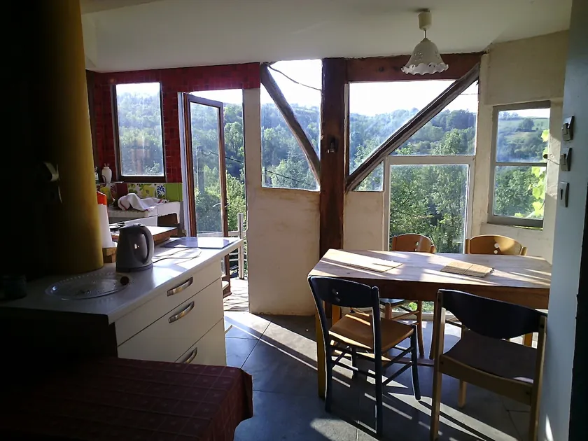 Atypical apartment in artist's house - Image 1