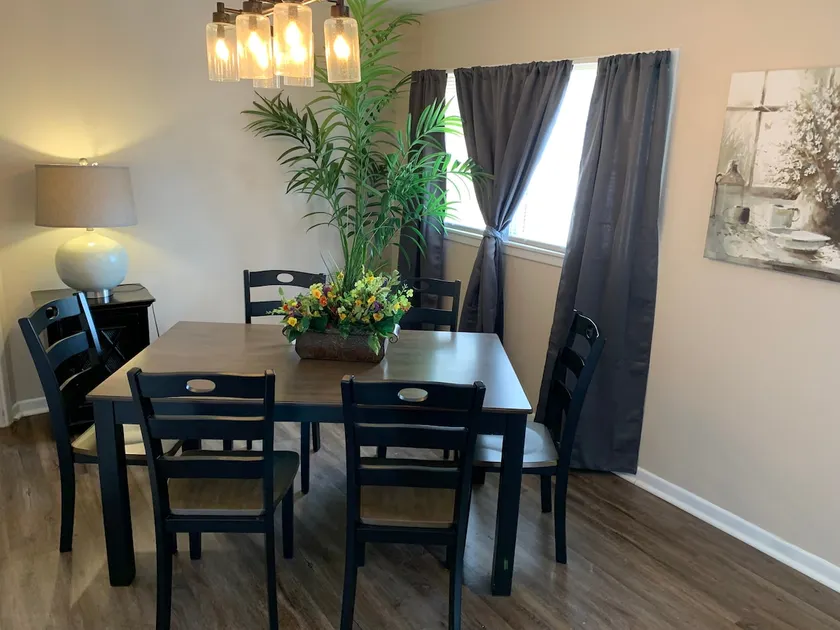 Very Comfortable - Image 1