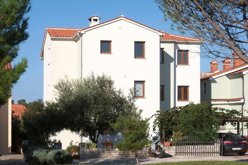 Complexe d'appartements Beakovic avec vue sur la mer / Bel appartement Beakovic IV au deuxième étage avec vue sur la mer - Image 1