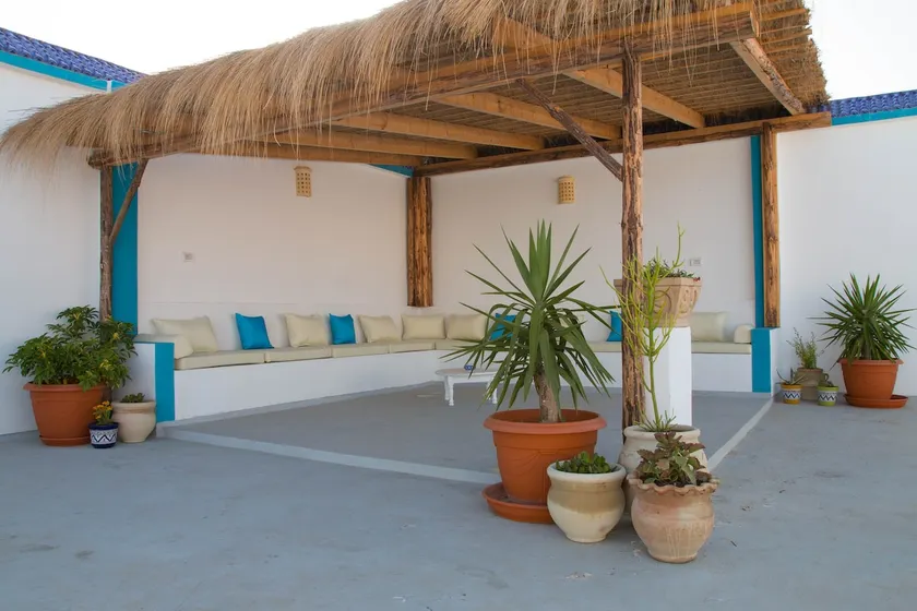 Large rooftop terrace apartment - Image 1