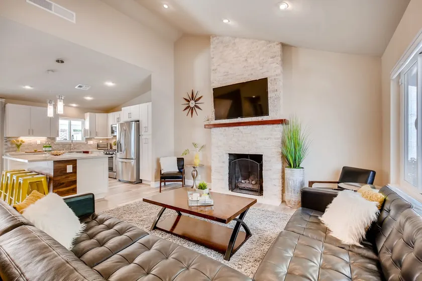 4BR Private Home with Pool - Image 1