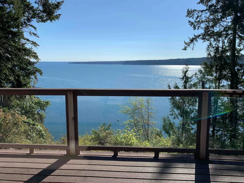 4 BDR waterfront home with a view, scuba site - Image 1