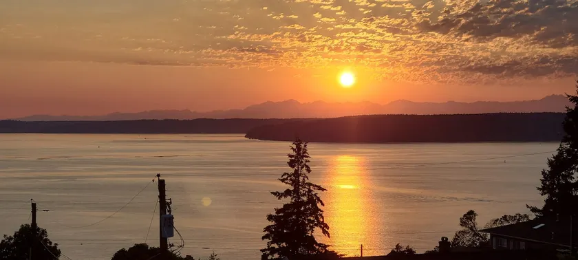Spacious Home with Amazing Views - 2 mins to beach - Image 1