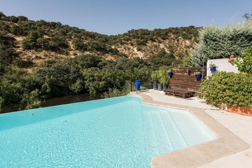 House with views, garden and pool - Image 1