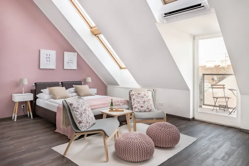 Design Apartment | Balcony, AC & 2 Min Metro - Image 1