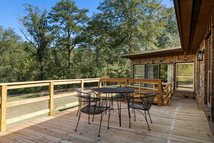 Spacious 4BR Retreat Fish Pond, Fire Pit&Game Room - Image 1