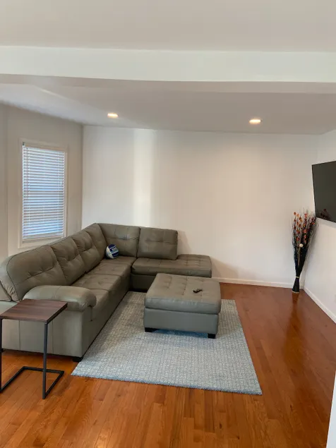 2 Bedroom with private entrance & free parking - Image 1