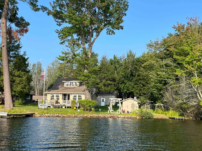 Family Friendly Lake House (Year Round) - Image 1