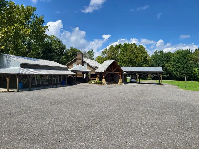 7. gorgeous creekfront lodge - Image 1