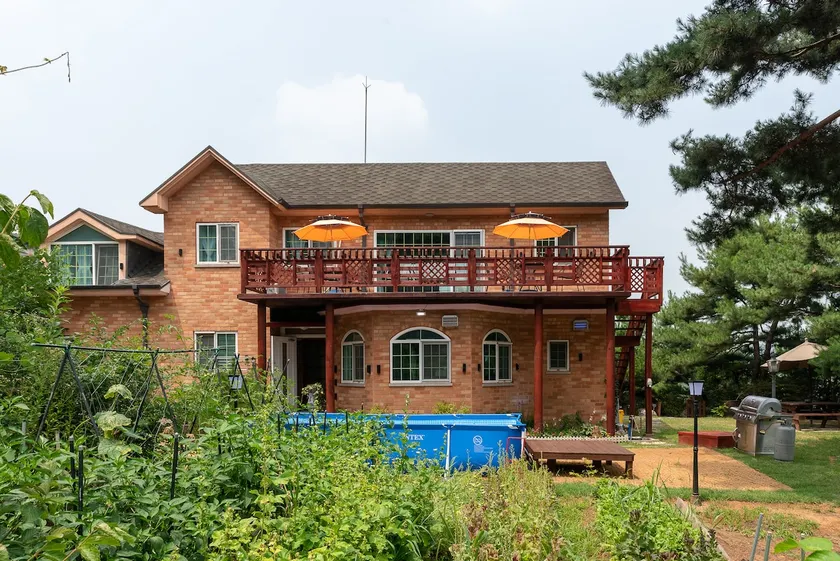 European-style high-end B&B The Hurrah - Image 1