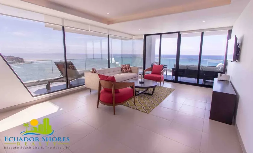 Beach Front Manta Luxury - Image 1