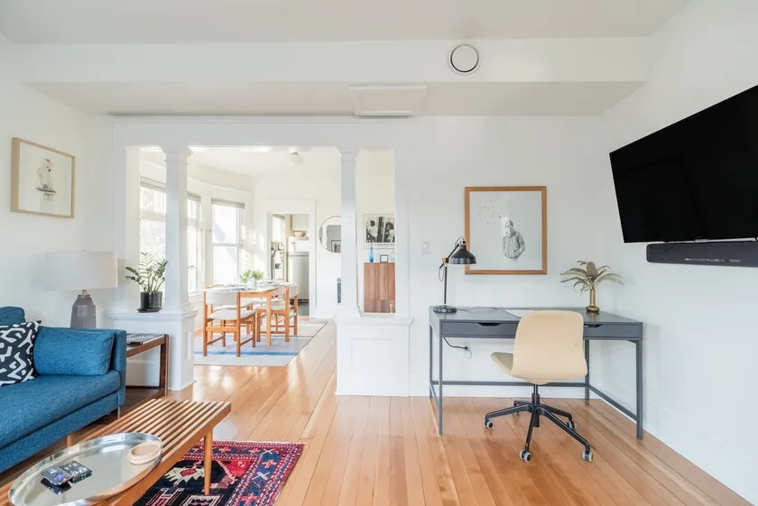 Radiant, Low-Key Apartment - Image 1