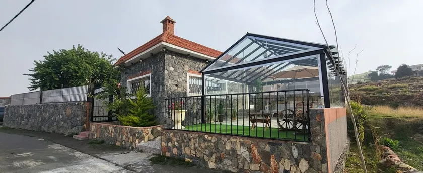 Mountain hut - Image 1
