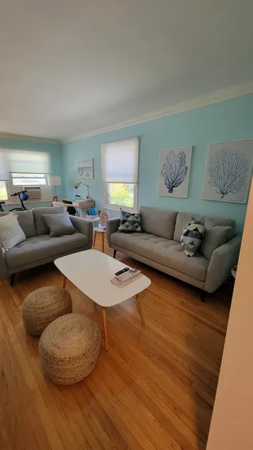 Spatious 2 bedroom apt, 1 block from beach - Image 1