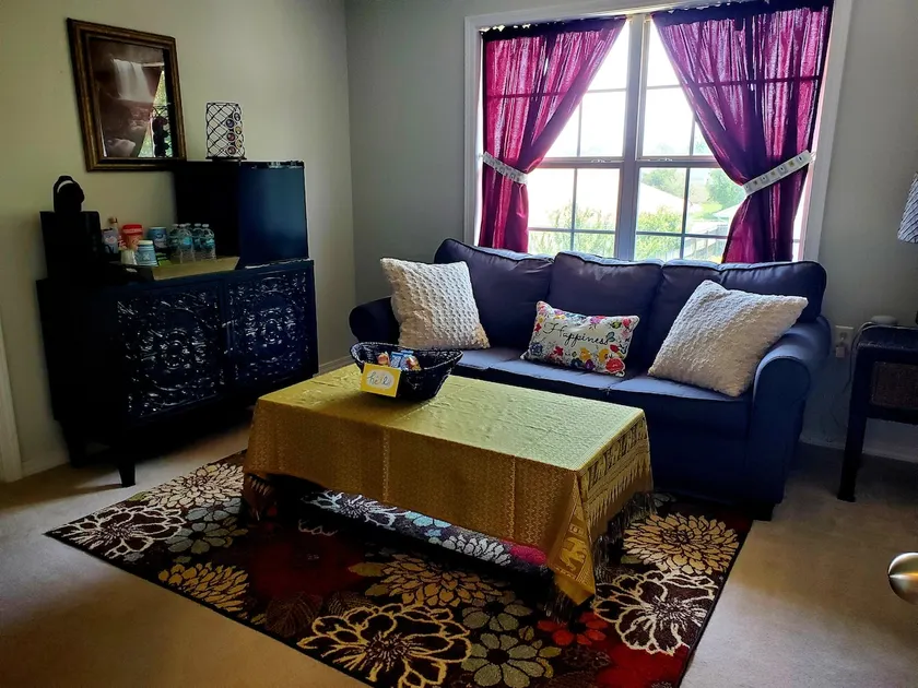 Cozy private studio suite close to beach. - Image 1