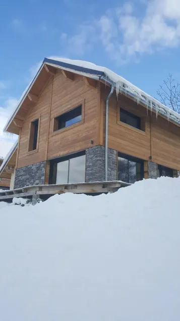 Chalet moderne 4*, très confortable et au calme. Idéal pour 2 ou 3 familles. - Image 1