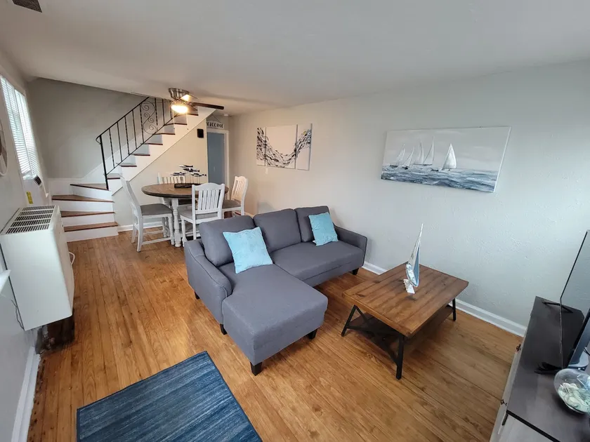 Newly updated 3 Bedroom 1.5 Bathrooms Home - Image 1