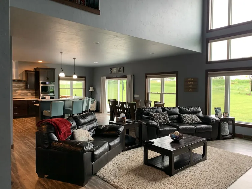 Entire 6 bedroom house for rent. EAA AIRVENTURE. - Image 1