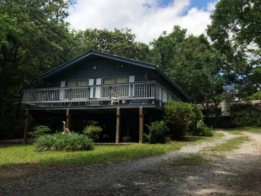 Timeless Tree Home 🕰 w/WiFi & 19 min to beaches - Image 1