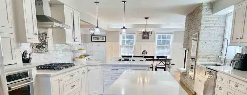Gorgeous Spacious Modern Farmhouse Lots Of Extras - Image 1