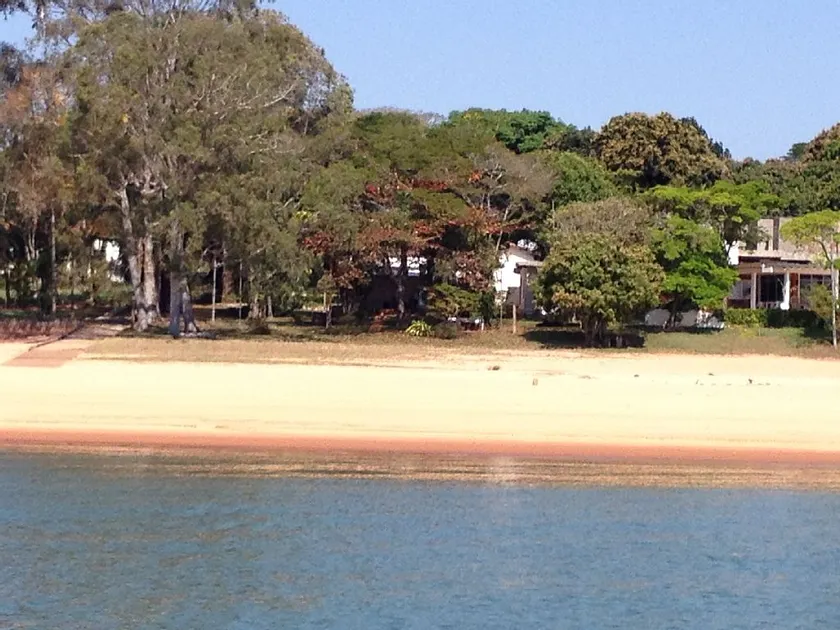 House in front of the Avaré Dam - Image 1