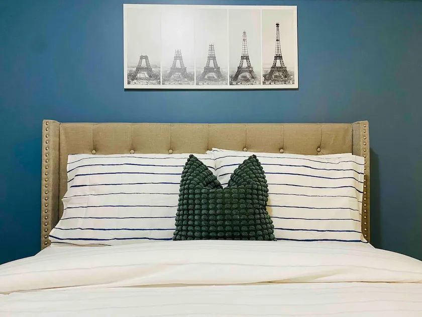 2BR+2Bath Urban Condo Toronto - Image 1