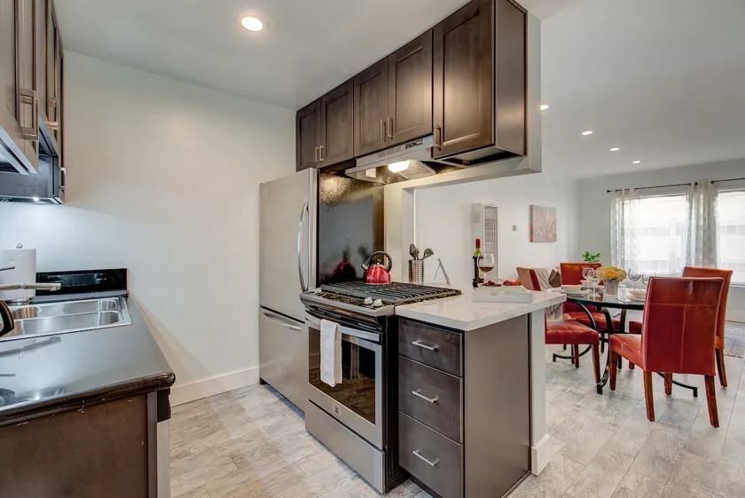 Remodeled 1.5 blocks to the beach | private garage - Image 1