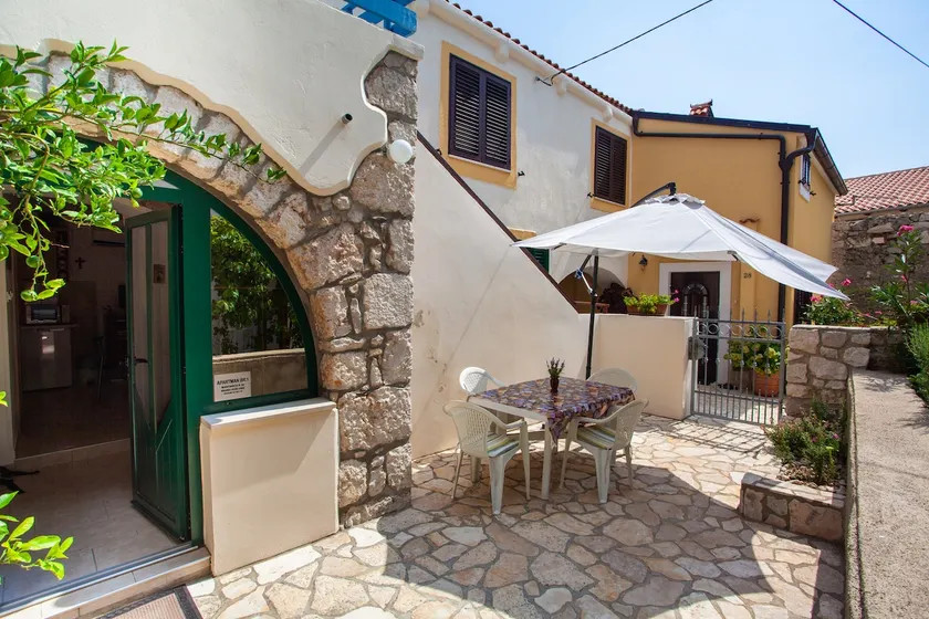 Apartment Rikardo in historical core of village - Image 1