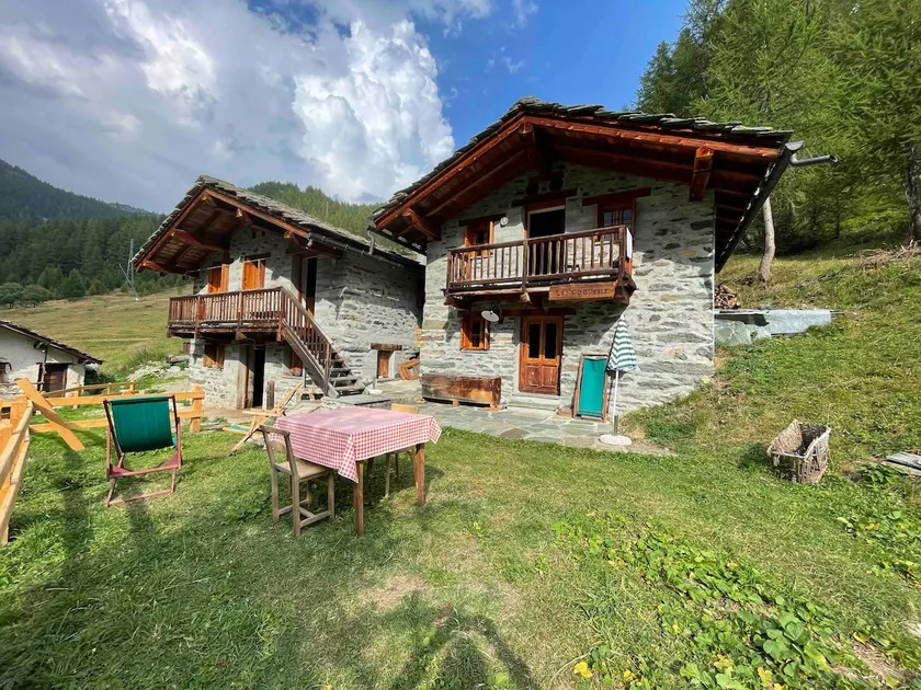Relax in a cabin at 2,000 meters - Image 1