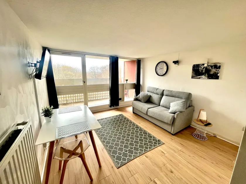 \"Bright Apartment in Central Briey – Near Lake, Shops & Le Corbusier Site\" - Image 1