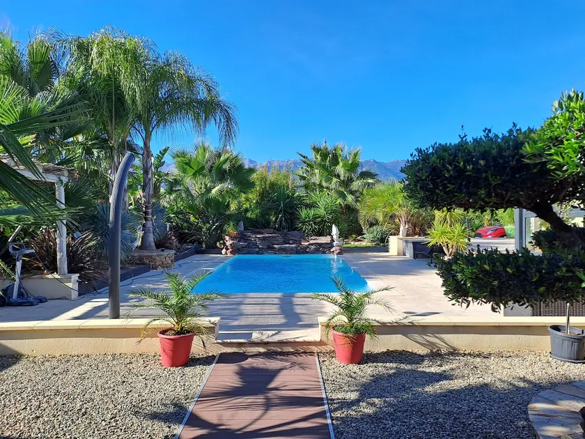 Rent independent apartment in private property - Image 1