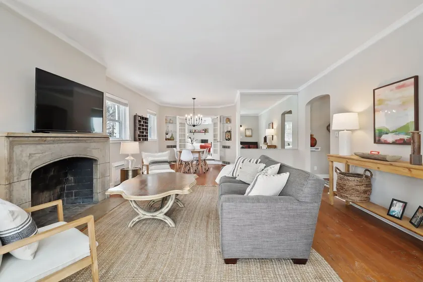 The Oaces on Grand a spacious 4 bdrm/2 bath apt - Image 1