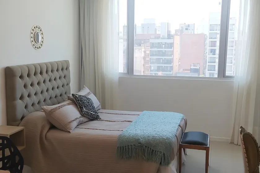 Excellent location, details and warmth. - Image 1
