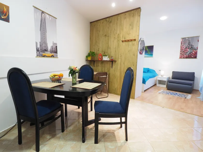 5 min walk from City Center with Terrace - Image 1
