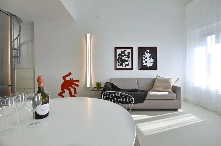Apt. in historic centre: space, light & style! - Image 1