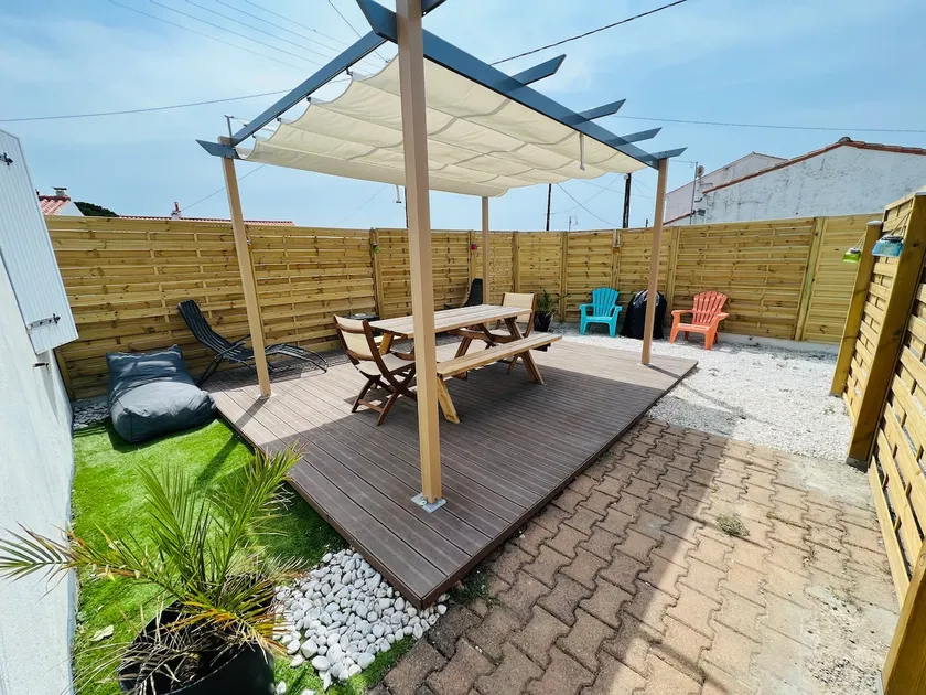 Beachfront vacation home - Image 1