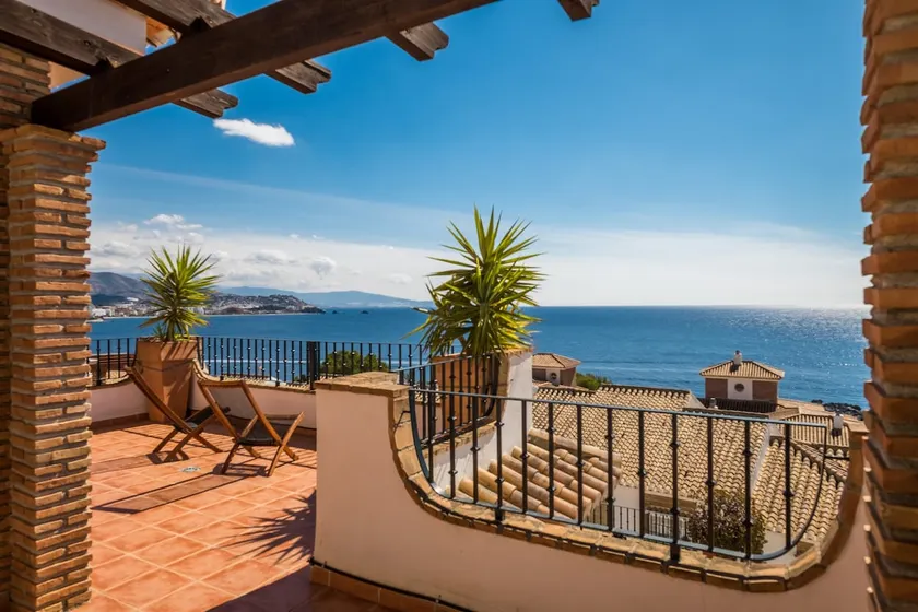 Excellent beachfront house - Image 1