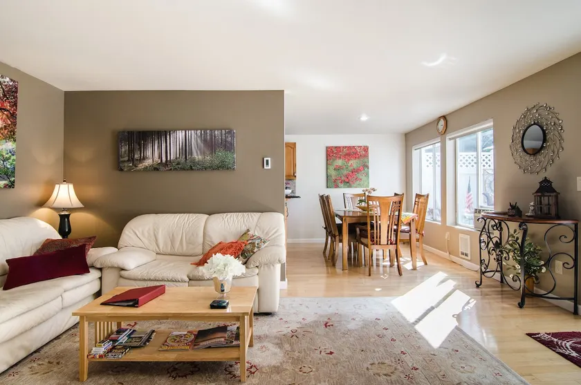 Private 5 Star Cozy CondoW/ Parking! - Image 1