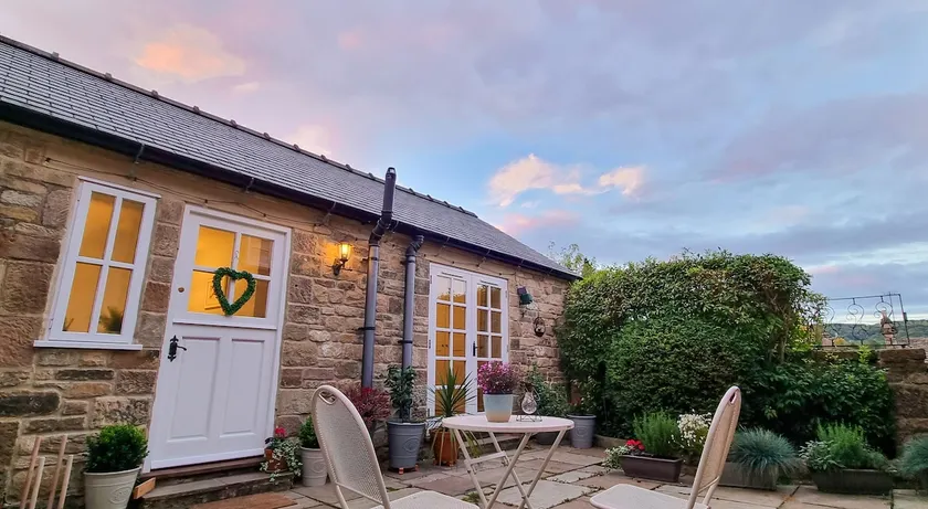 Bright & pretty stone built lodge - dog friendly - Image 1