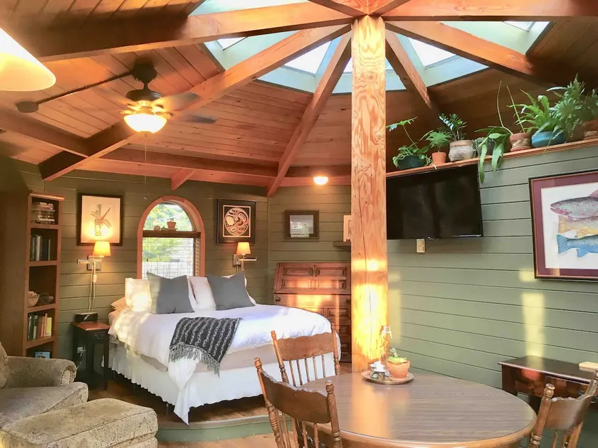 Garden Cottage B, Heart of Lopez Village - Image 1