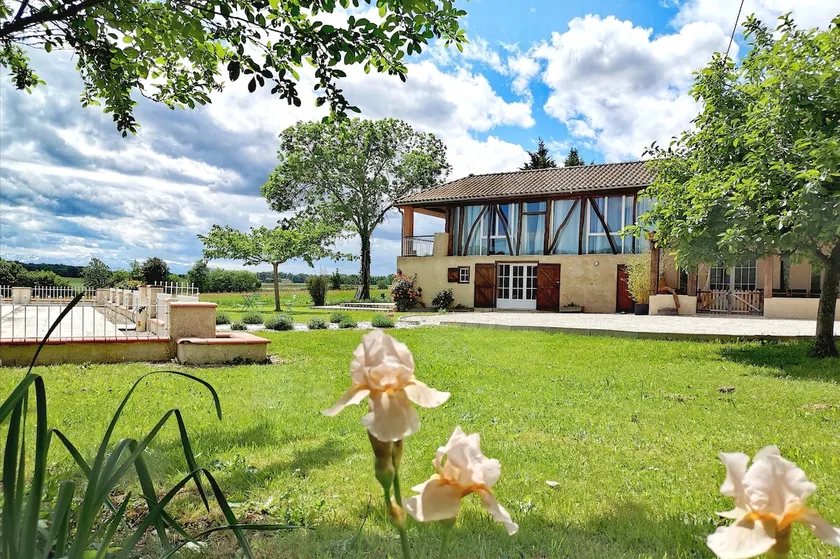 L'aurore outbuilding with views of the Pyrenees - Image 1