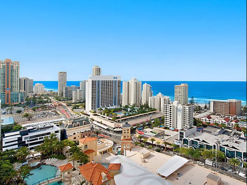 Surfers Paradise unit with great ocean views - Image 1