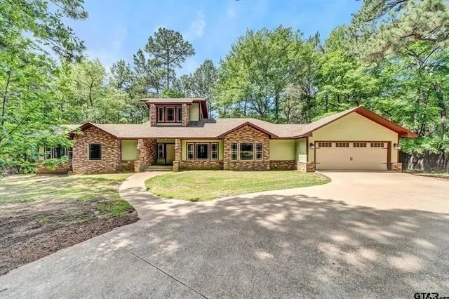 Lake Palestine Retreat w/ Dock & Views - Image 1