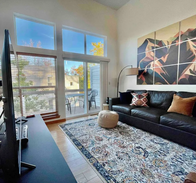 Downtown Townhouse - Remodeled in October 2023! - Image 1