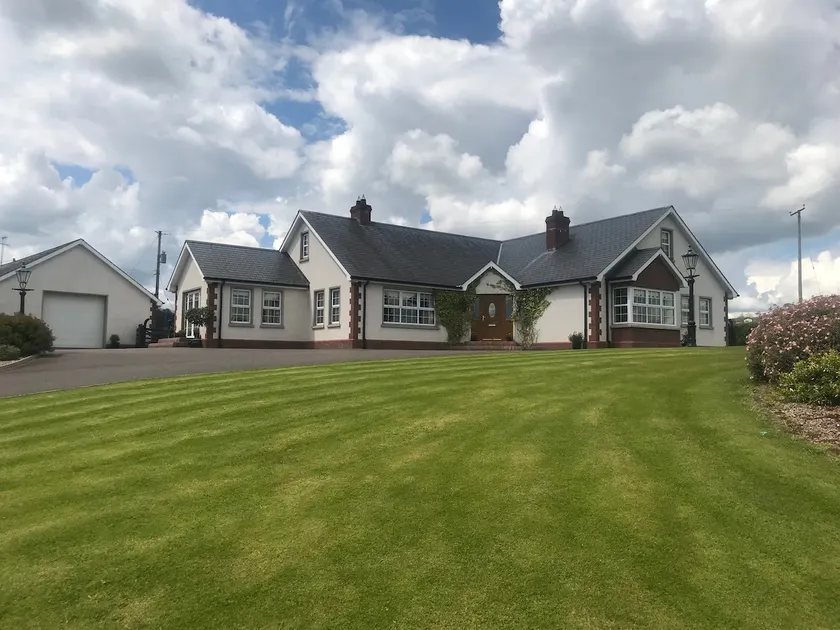 Tranquil Modern Countryside Bungalow - Image 1