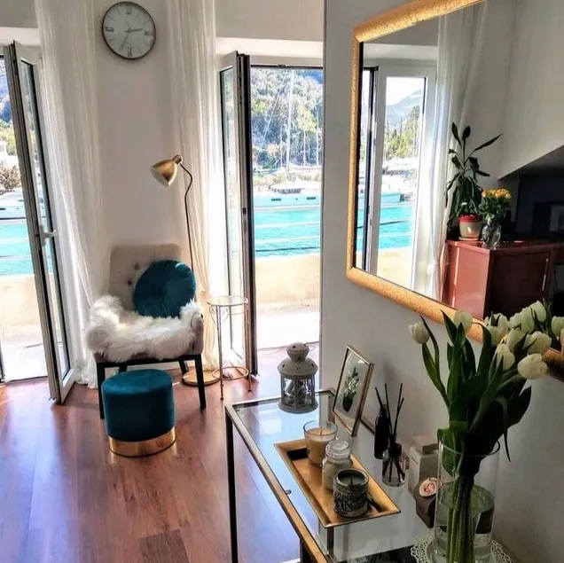 Cozy Seafront Apartment - Sea View And Parking - Image 1