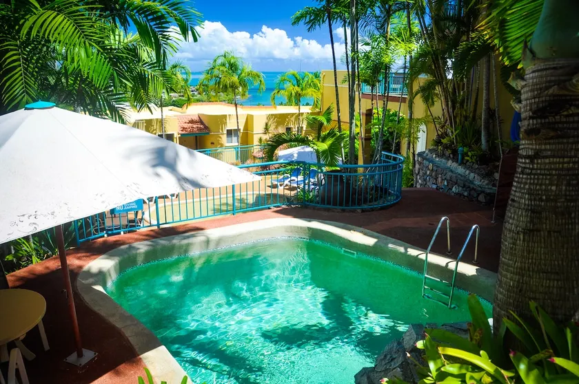 Airlie Beach 3-Bed Ocean View Apt - Image 1