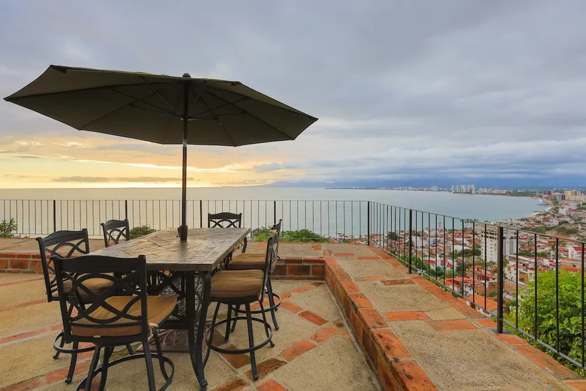 Live the best experience in VIP view. - Image 1